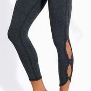Free People Movement    Gray tight fit Capri Leggings SZ Medium